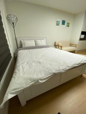 Cozy officetel near Gangnam station